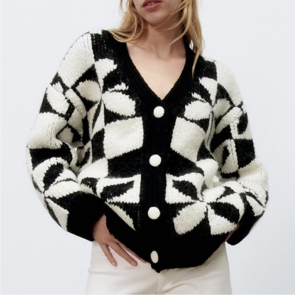 Zara Sweaters - Zara Black and White Geometric V-Neck Button Cardigan